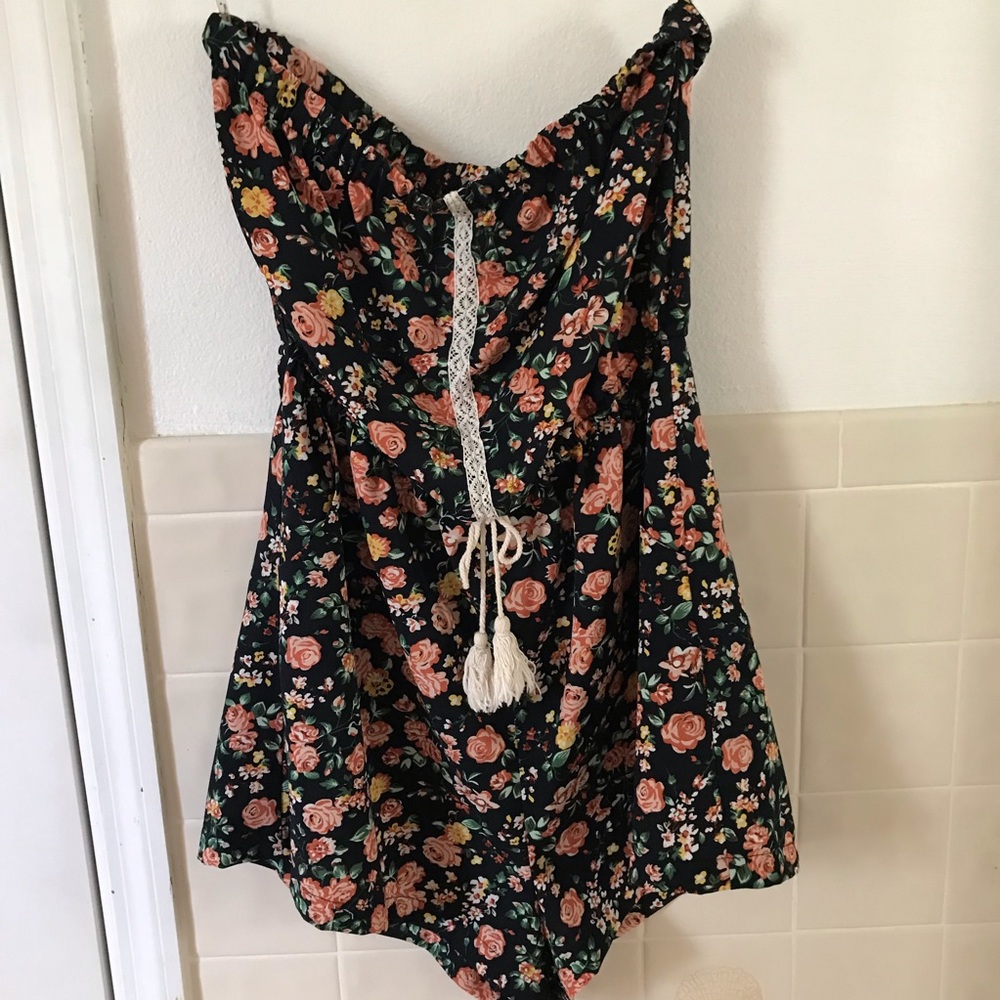 Strapless floral romper 🌼🌸🌻